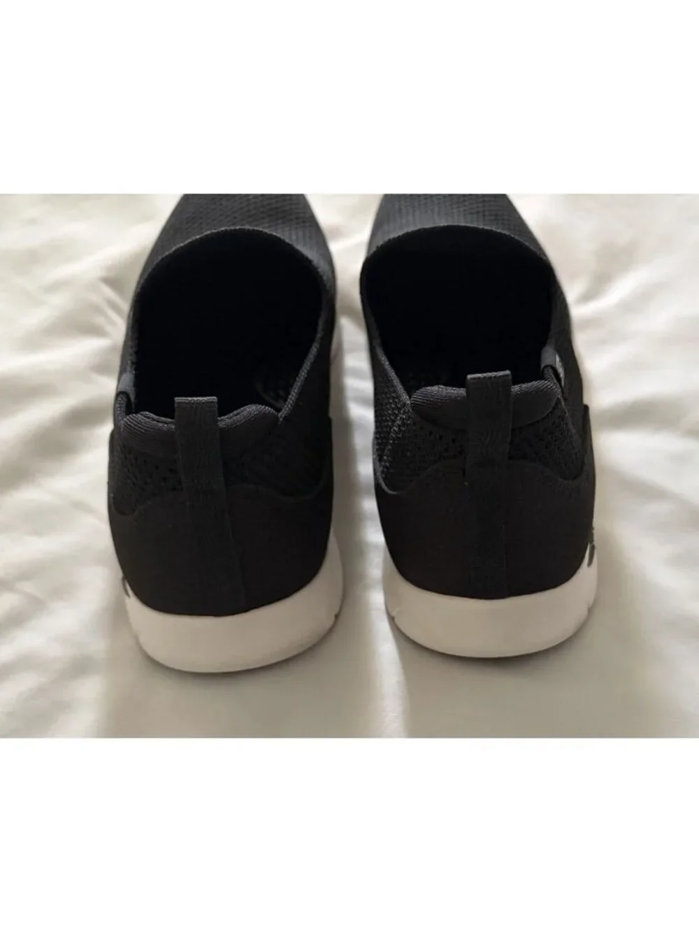 Woman's Sneakers Athletic Shoes SKECHERS Arch Fit Refine Black Slip On Size 8.5